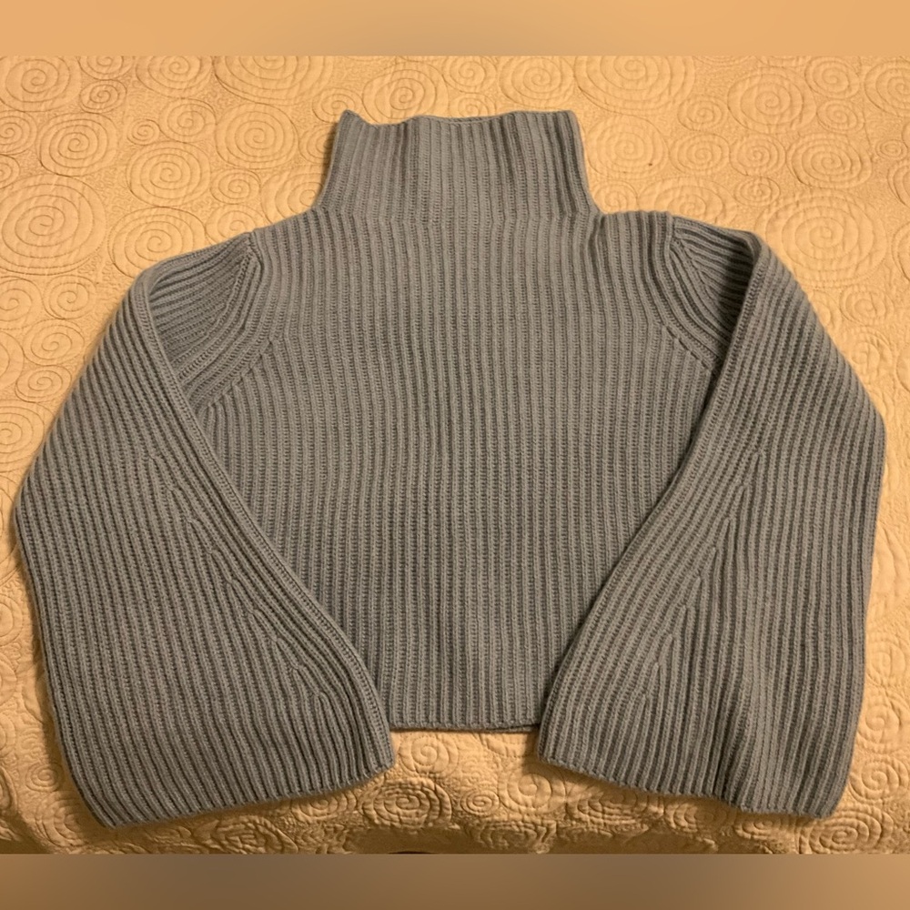Stella McCartney cashmere sweater in light blue EU Size 42 which is a Large